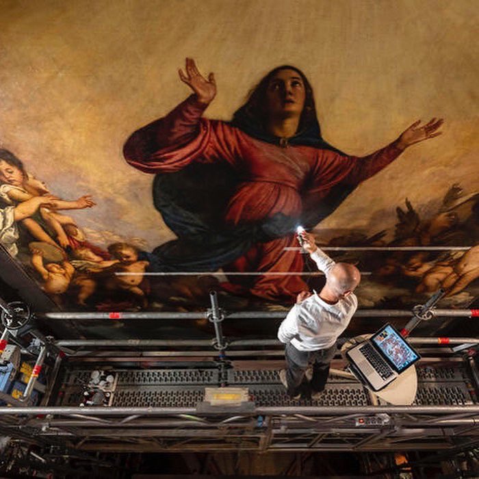 LuigiBrugnaro's tweet photo. #VENEZIA 🖼 TORNA a splendere l`ASSUNTA di TIZIANO❗️

Dopo 4 anni si è concluso il restauro dell'opera e della sua monumentale cornice nella Basilica di Santa Maria Gloriosa dei Frari. 

Complimenti a @saveveniceinc , al direttore dei lavori e a tutti i professionisti coinvolti! https://t.co/p2PBlVIAoT