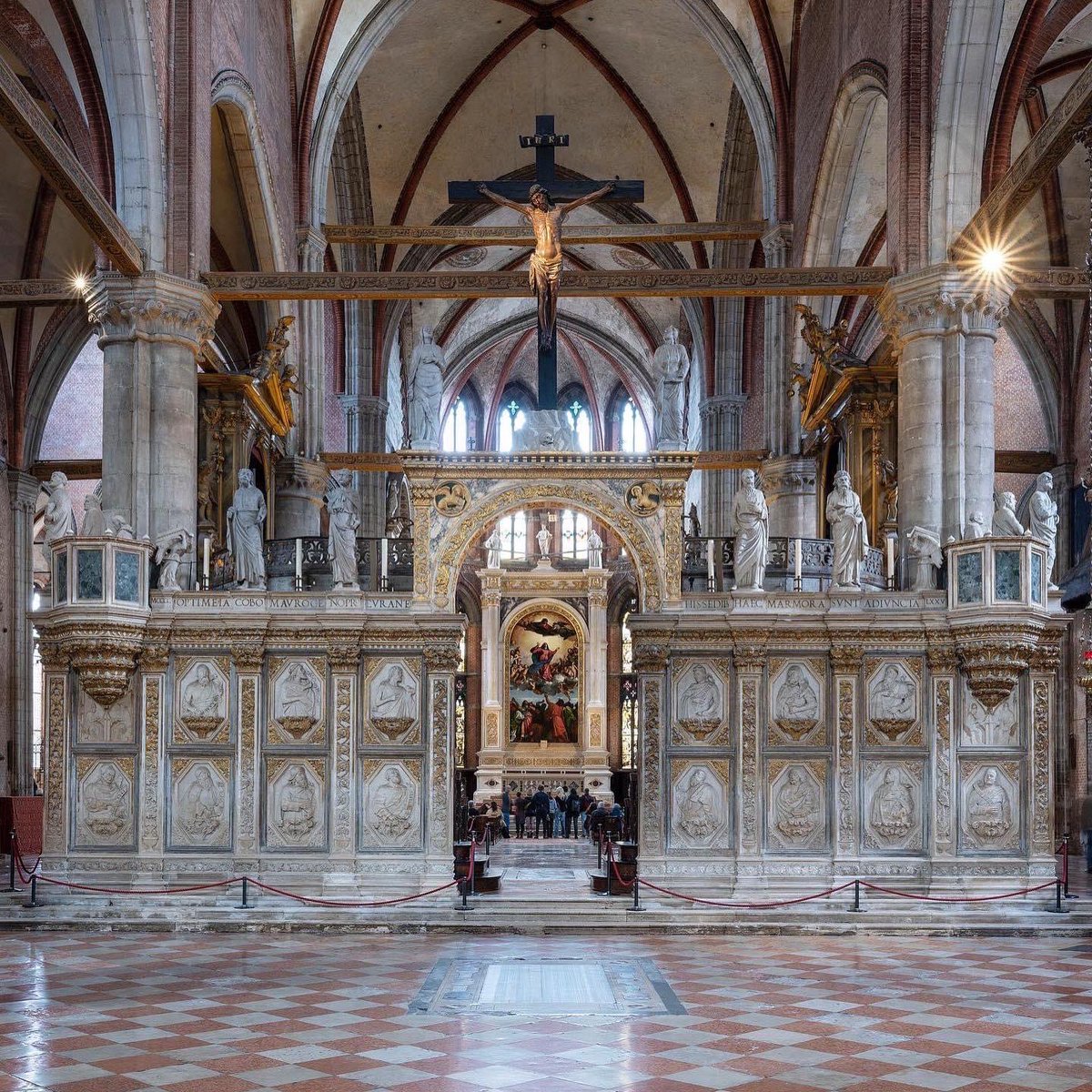 LuigiBrugnaro's tweet photo. #VENEZIA 🖼 TORNA a splendere l`ASSUNTA di TIZIANO❗️

Dopo 4 anni si è concluso il restauro dell'opera e della sua monumentale cornice nella Basilica di Santa Maria Gloriosa dei Frari. 

Complimenti a @saveveniceinc , al direttore dei lavori e a tutti i professionisti coinvolti! https://t.co/p2PBlVIAoT