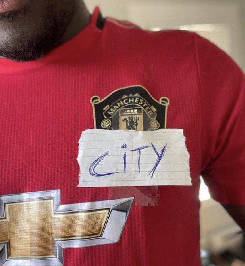 #ManchesterUnited fans have had enough 😂😂