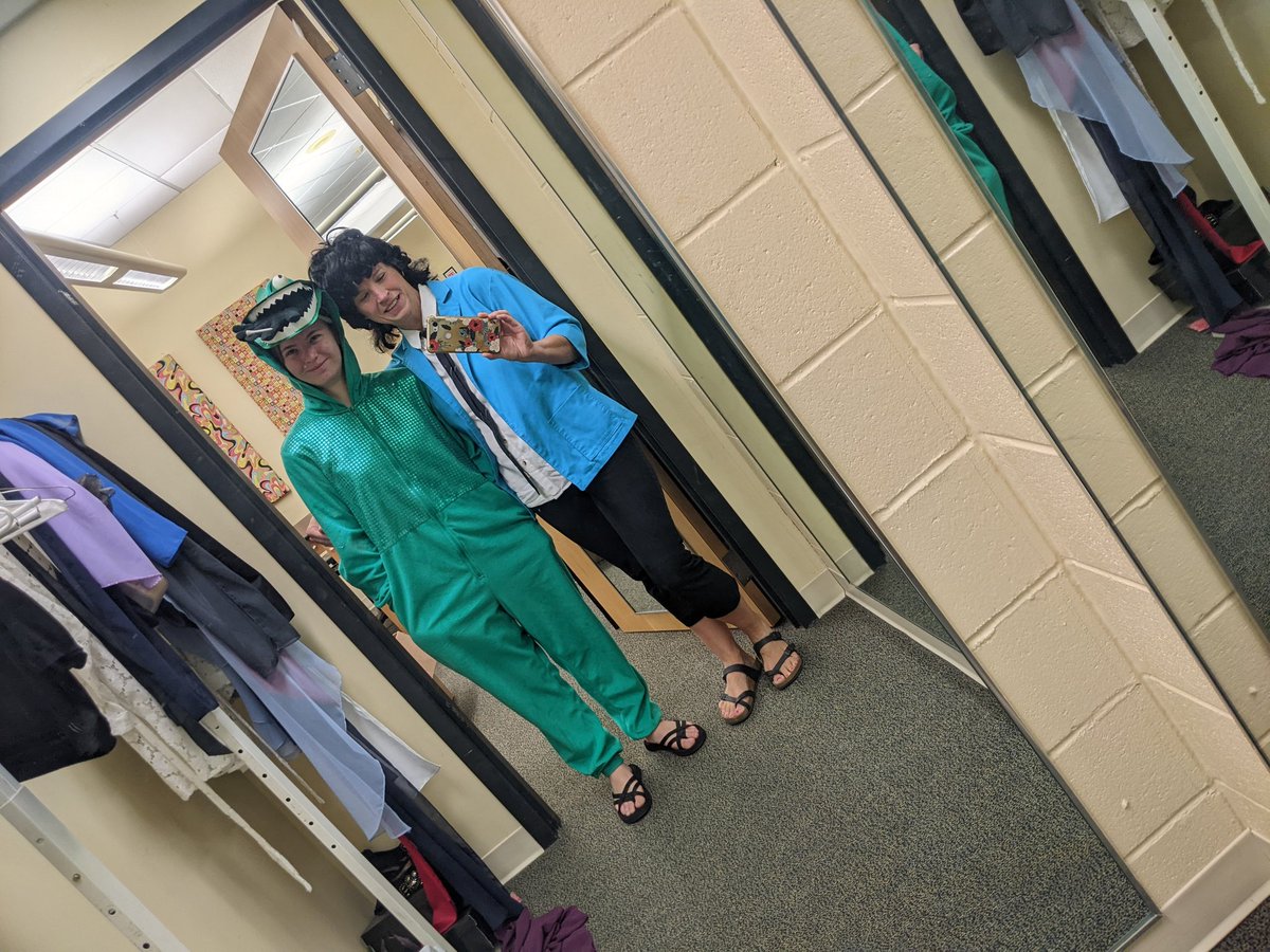 TraciLHoward's tweet photo. @AdamSandler how'd we do for Homecoming Day #2- Adam Sandler Day?  #icon #gowo #WOHC22 #teacherspirit https://t.co/CQUKkFe6y8