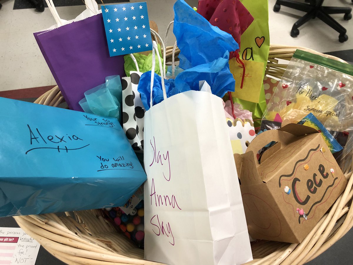 ed_techguru's tweet photo. Hipe bags and Spirit wear! It must be a game day! Love these girls! @BlackRiverMS #WeAreChesterNJ https://t.co/HplAhd8xyv