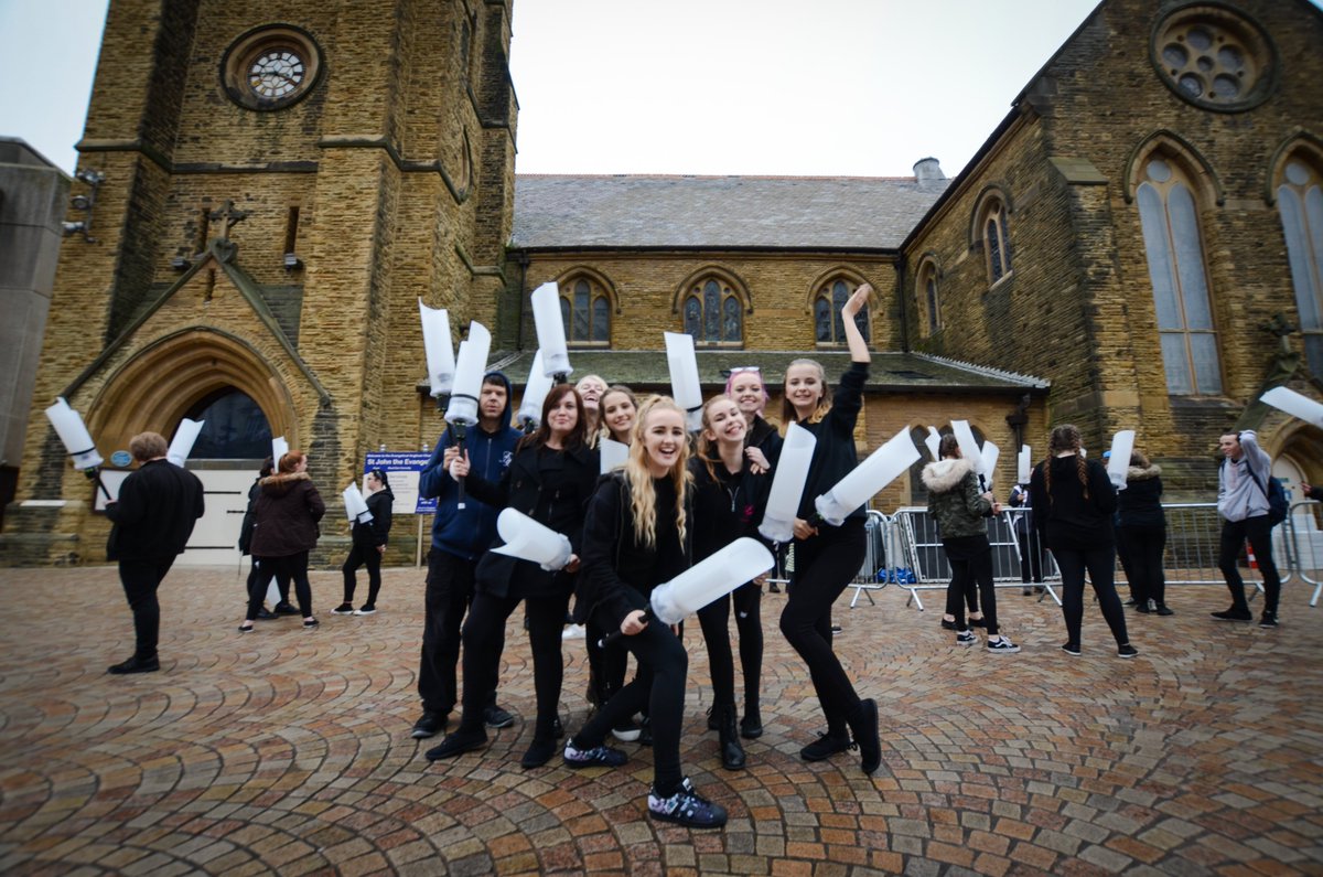 leftcoastuk's tweet photo. 🗣 There's still time to sign up to volunteer at Lightpool!

We're looking for enthusiastic people to help us guide visitors through the illuminated festival, art trails, Global Grooves performances, LumiDogs and tram parades. 

Photos: @cjgriffphoto https://t.co/LDdJ5eK18z