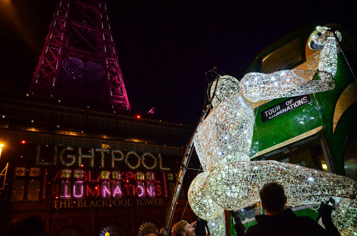 leftcoastuk's tweet photo. 🗣 There's still time to sign up to volunteer at Lightpool!

We're looking for enthusiastic people to help us guide visitors through the illuminated festival, art trails, Global Grooves performances, LumiDogs and tram parades. 

Photos: @cjgriffphoto https://t.co/LDdJ5eK18z