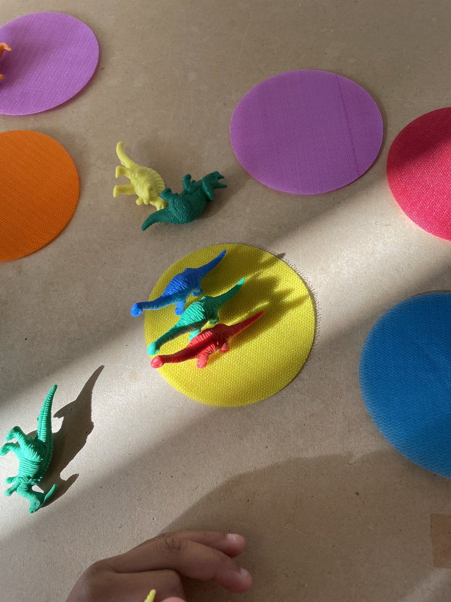 kindieroomthree's tweet photo. Sorting, sorting everywhere! The bears and dinos were all jumbled up! We thought of ways to organize them into groups #maththinkers #problemsolvers @orioleparkjps https://t.co/ezCsknediz