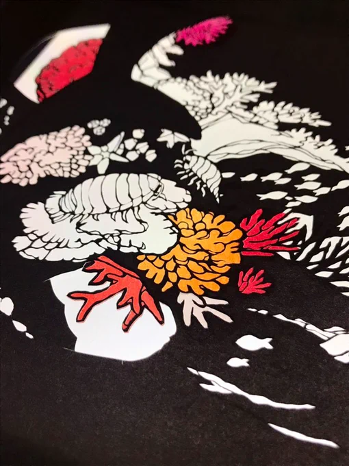 色のついた切り絵はこのように裏に和紙を貼って制作しています #切り絵 