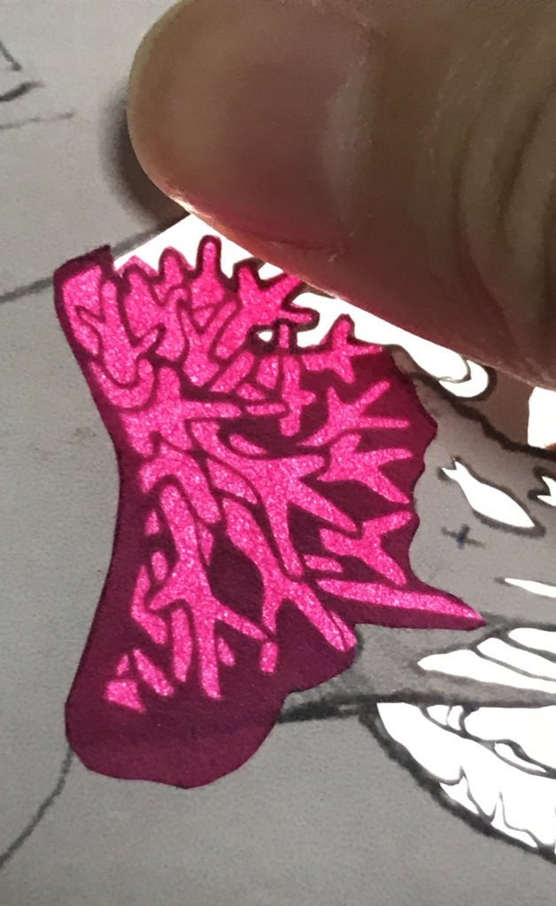 「色のついた切り絵はこのように裏に和紙を貼って制作しています #切り絵 」|烏海@過去作投下中のイラスト