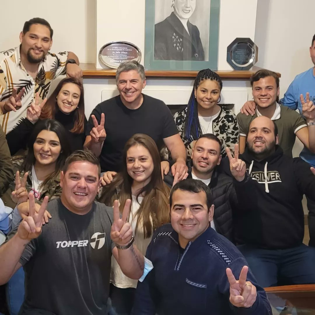 EstebanTprieto1's tweet photo. Buenos días a todos y todas. Que tengan una excelente jornada y muchos éxitos. Bendiciones 🙂💪🏻👏🏻. 
#AguanteAlderetes. 💪🏻#Conduccion @julio_silman
@JuanManzurOK #JulioEsta 👏🏻✌🏻 https://t.co/PfulMuKz2S
