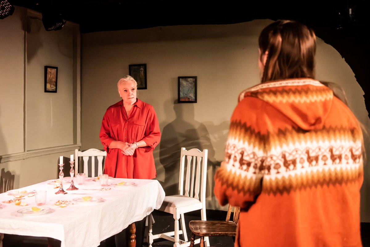 Mercurius5's tweet photo. "The final scene is an explosive, comedic, fully satisfying payoff to the previous hour" AlwaysTimeForTheatre @Candlestickplay @WhiteBearTheatr Only 10 more chances to see this play!! - https://t.co/ht4K4w6PwT @MaryJTillett @SophieEFMcMahon @Jumsdudd @J__Forrester https://t.co/bwjFORAVhT