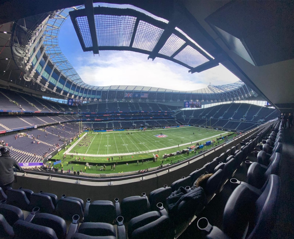 OptExperience's tweet photo. We hosted some of our clients yesterday for an NFL game, guests are treated to a glass of chilled Champagne upon arrival, a 3 course American themed meal, half time and post game treats along with complimentary drinks throughout 🥂

📧 hello@optimum-experience.com https://t.co/c1dOJ7i1gG