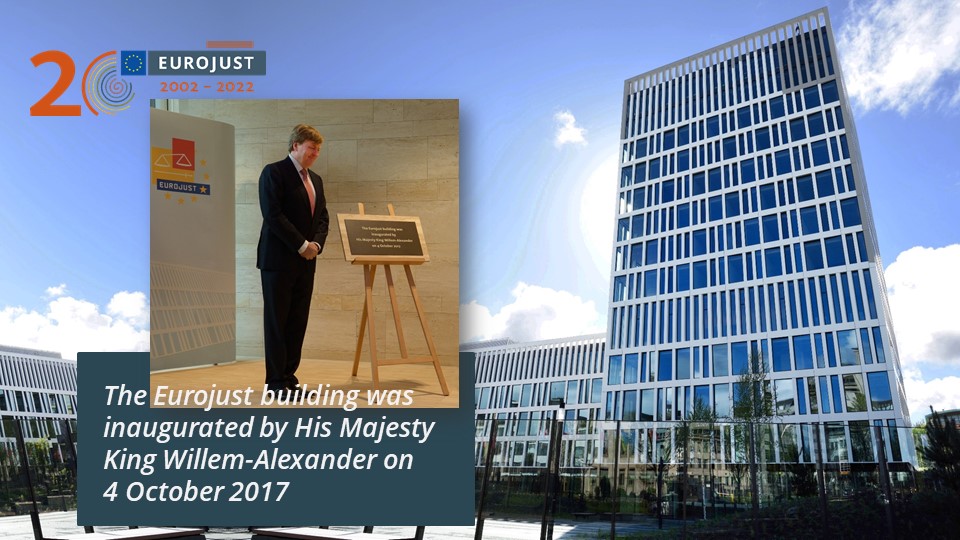 Eurojust's tweet photo. 🏢 This is where we help EU Member States get #JusticeDone ⤵️
#OnThisDay 5⃣ years ago, King Willem-Alexander inaugurated #Eurojust's purpose-built facility in the 💙 of the International Zone of The Hague.
Want to have a look inside? 👀
Come on in! 👇
https://t.co/u6d6G7C9KI https://t.co/Z9E4v7AXLb