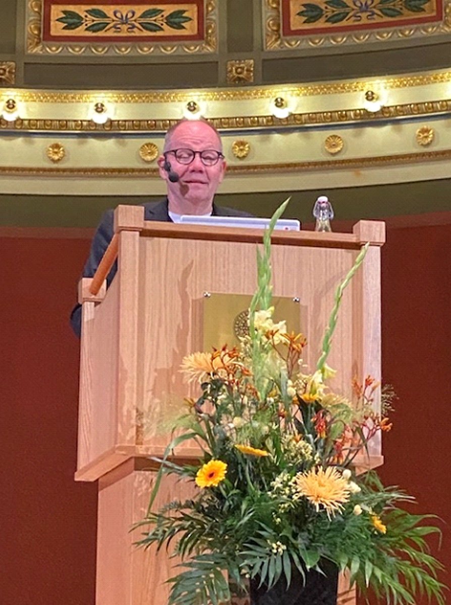 TAM_Arkiv's tweet photo. Inledningsföreläsningen på De Svenska Historiedagarna 2022 hölls av Peter Englund. En bra inledning av detta viktiga evenemang tycker vi på TAM-Arkiv. https://t.co/Isx9yRkfG6