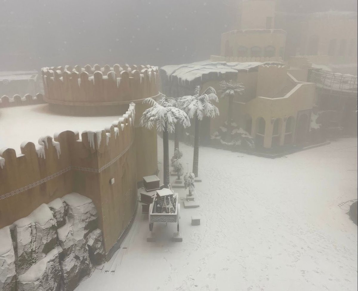 InOman2040's tweet photo. افتتاح المنتزه الثلجي "#سنو_عمان" في "عمان مول" في شهر ديسمبر المقبل.

🔸️مساحته : ١٤٠٠٠ متر مربع https://t.co/hKbdLAeKHD