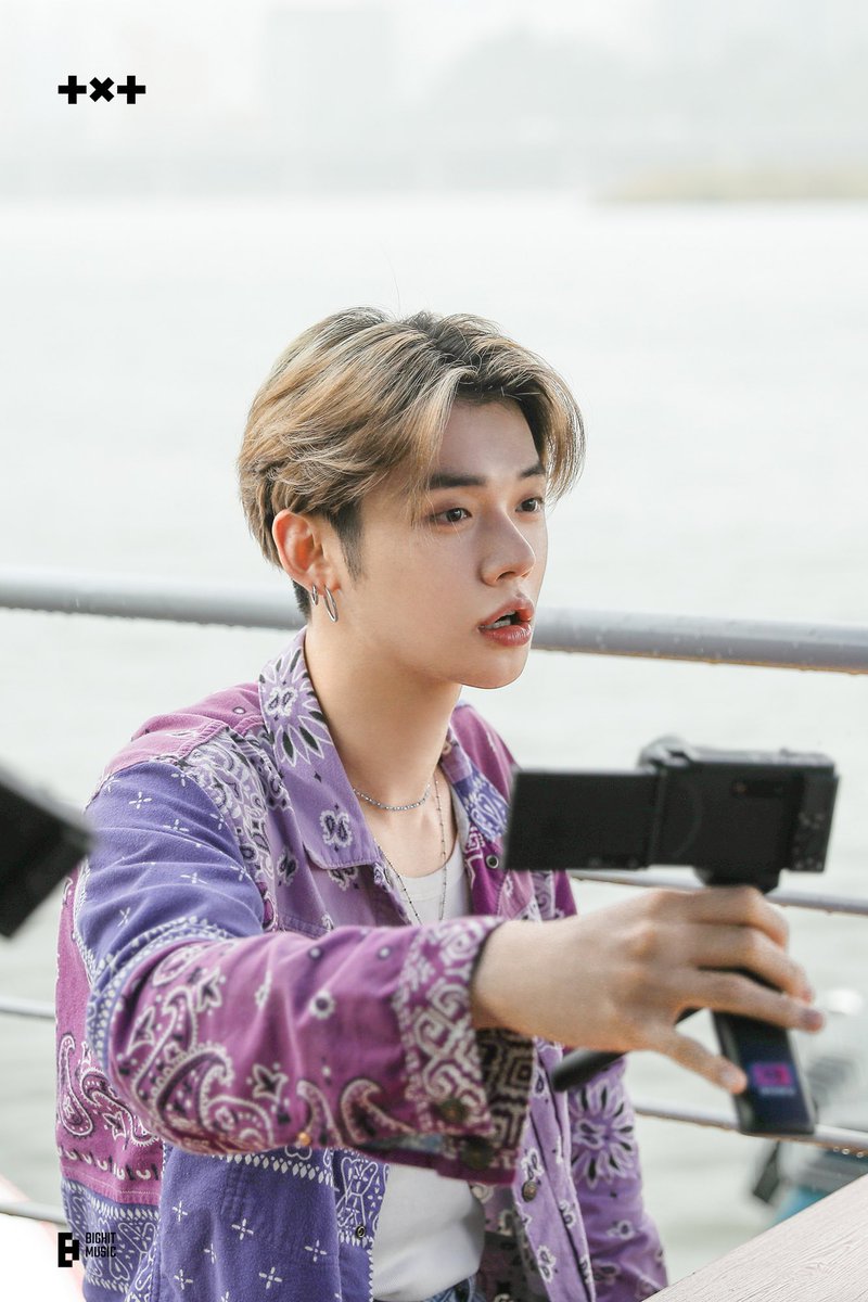 TALK X TODAY Behind Photo