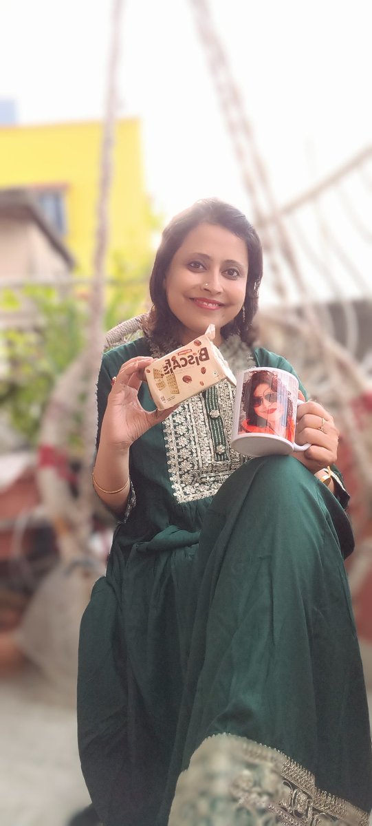 MistuniB's tweet photo. @BritSnackInc BRITANNIA BISCAFE IS A SUPER THIN CRACKER WITH RESOUNDING CRUNCH &amp; CRISPY, DELICIOUSLY INFUSED OF RICE COFFEE FLAVOR &amp; SPRINKLED SUGAR ON IT WHICH GIVES MOUTH WATERING HEAVENLY FEELINGS.
#MyBaeBisCafe #contestalert #BisCafe #Britannia
@BritSnackInc 
@invisibleindra1 @Sagar2612 https://t.co/X4AWI5Z6sF
