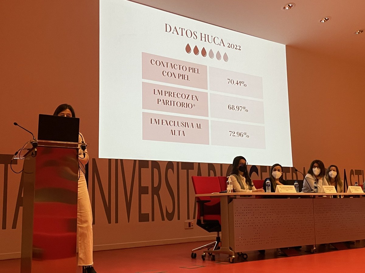 martaelr's tweet photo. Virginia Rodríguez presenta algunos indicadores de #LactanciaMaterna en el #HUCA, y la importancia de los grupos de apoyo para el mantenimiento de esa lactancia hasta que madre y niño decidan. @apromap
#SMLM2022 #SMLMASIV https://t.co/k8VHEof8BU