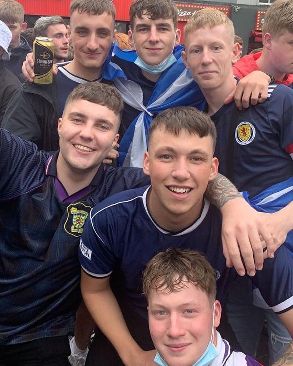 ᗷᖇOᗪIE ᗰᗩIᖇ tweet media