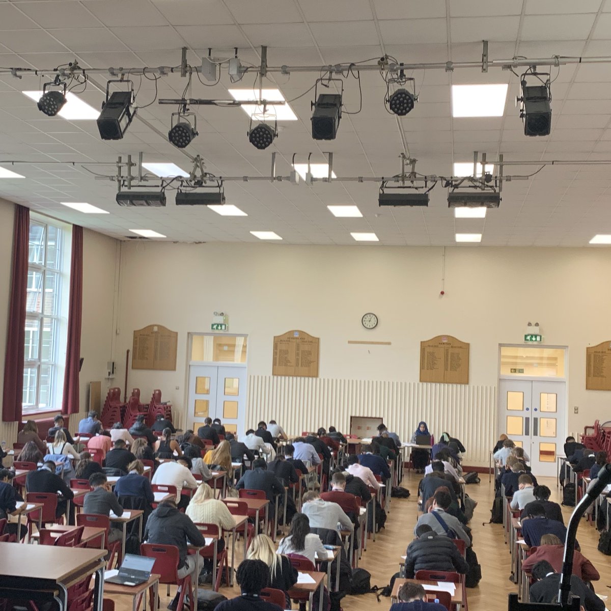 QueensSch_Maths's tweet photo. Problem solving at its finest by our A level Mathematicians 😍
#seniormathschallenge
#problemsolvers
#ukmt https://t.co/D3XW95uX11