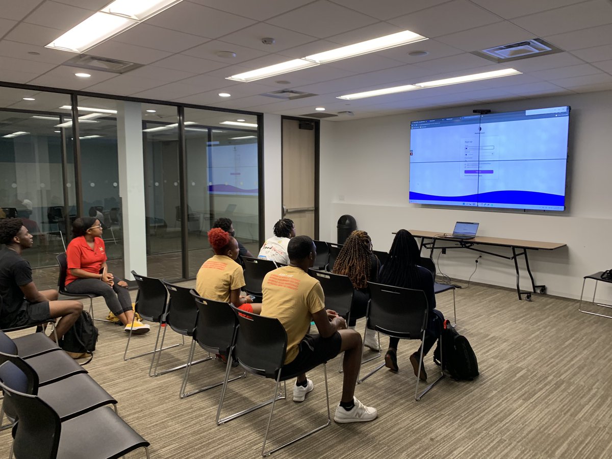 Lamar_NSBE's tweet photo. Yesterday elevator pitch workshop was success and our members learn to introduce themselves professionals at FRC Career Fair.
#fivedeep #regionalconference2022 https://t.co/rwE3V8Any0