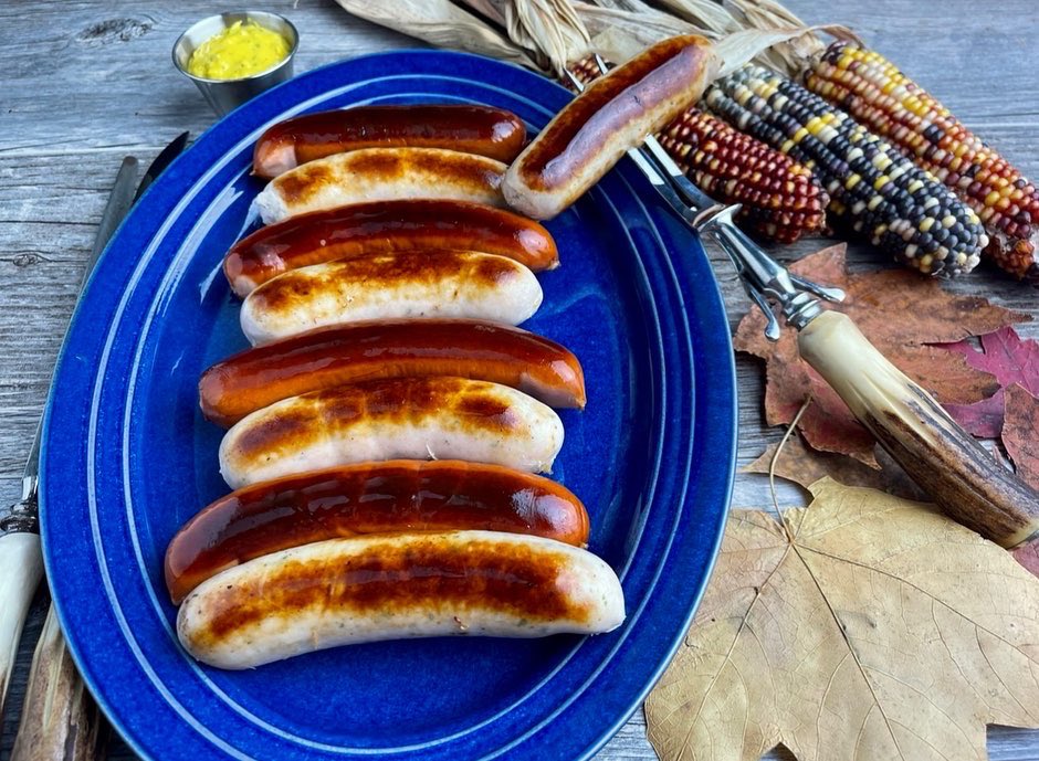 QCSausage's tweet photo. Taking advantage of this beautiful fall weather 🍁🌞
#tuesdayvibe #fallgrilling #craftsausages #tailgatingseason #smokedsausages #bratwursts #porkopolis #cincinnati https://t.co/lFS9aJGoeA