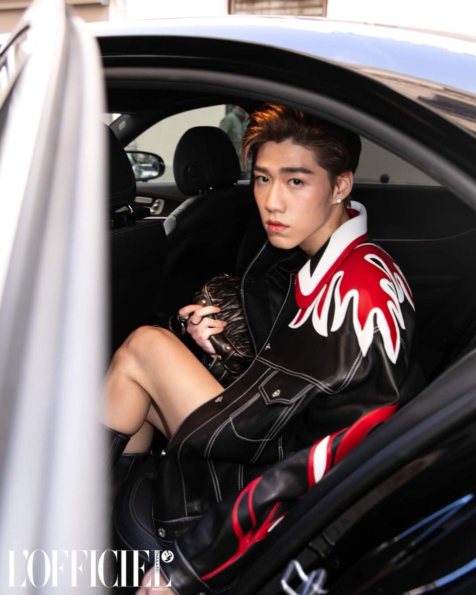 ppkritt_fc's tweet photo. ดีไม่ไหว! 

PP KRIT MIU MIU
#MiuMiuPFW_PPKRIT
@MIUMIUofficial 

https://t.co/XqCuK4jH00 https://t.co/6EtZVrc6Ci