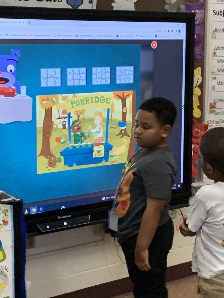 velezroom104's tweet photo. We love center time #velezroom104 
#schk12 https://t.co/Zoa6nrWazI
