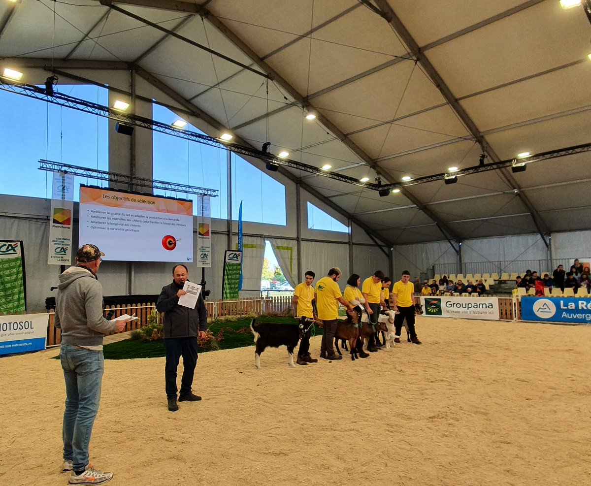 anicapfr's tweet photo. L'#ANICAP est au @SommetElevage dans le Hall 5 stand B3.
L'occasion de présenter la filière et les #races #caprines sur le ring avec @capgenes et d'échanger avec @MFesneau sur les problématiques #énergie et foncier à l'#installation. https://t.co/DDk4bv3xku