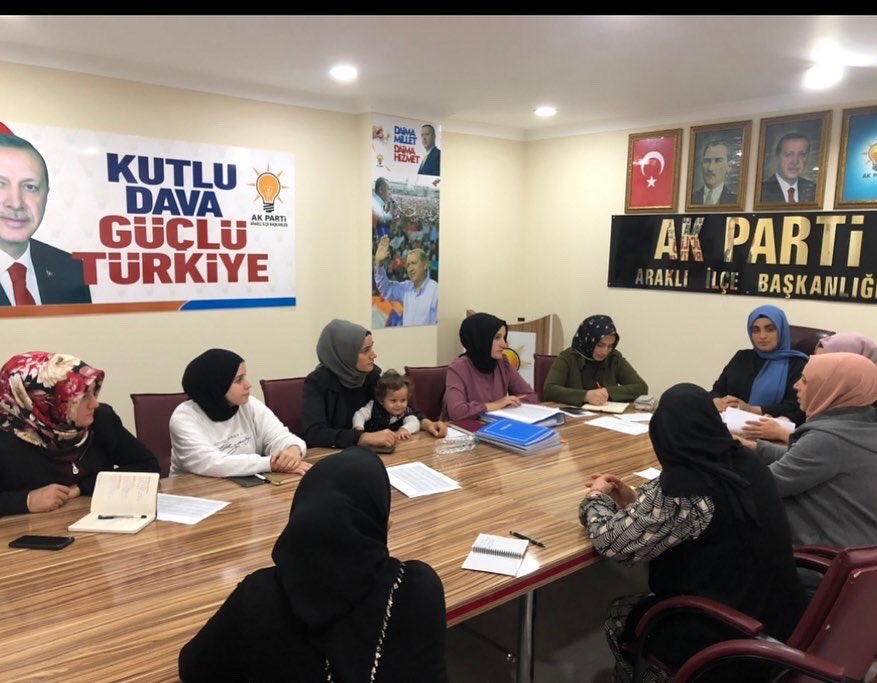 AK Parti Araklı İlçe Kadın Kolları Başkanı Sn.Meryem Hamiyet Halil Başkanlığında gerçekleştirilen haftalık olağan yönetim kurulu toplantısına ,İlçe Koordinatörü Fatma Yaşar Günçiçek katılım sağladılar.Hayırlara vesile olsun.
@akkadıntrabzon