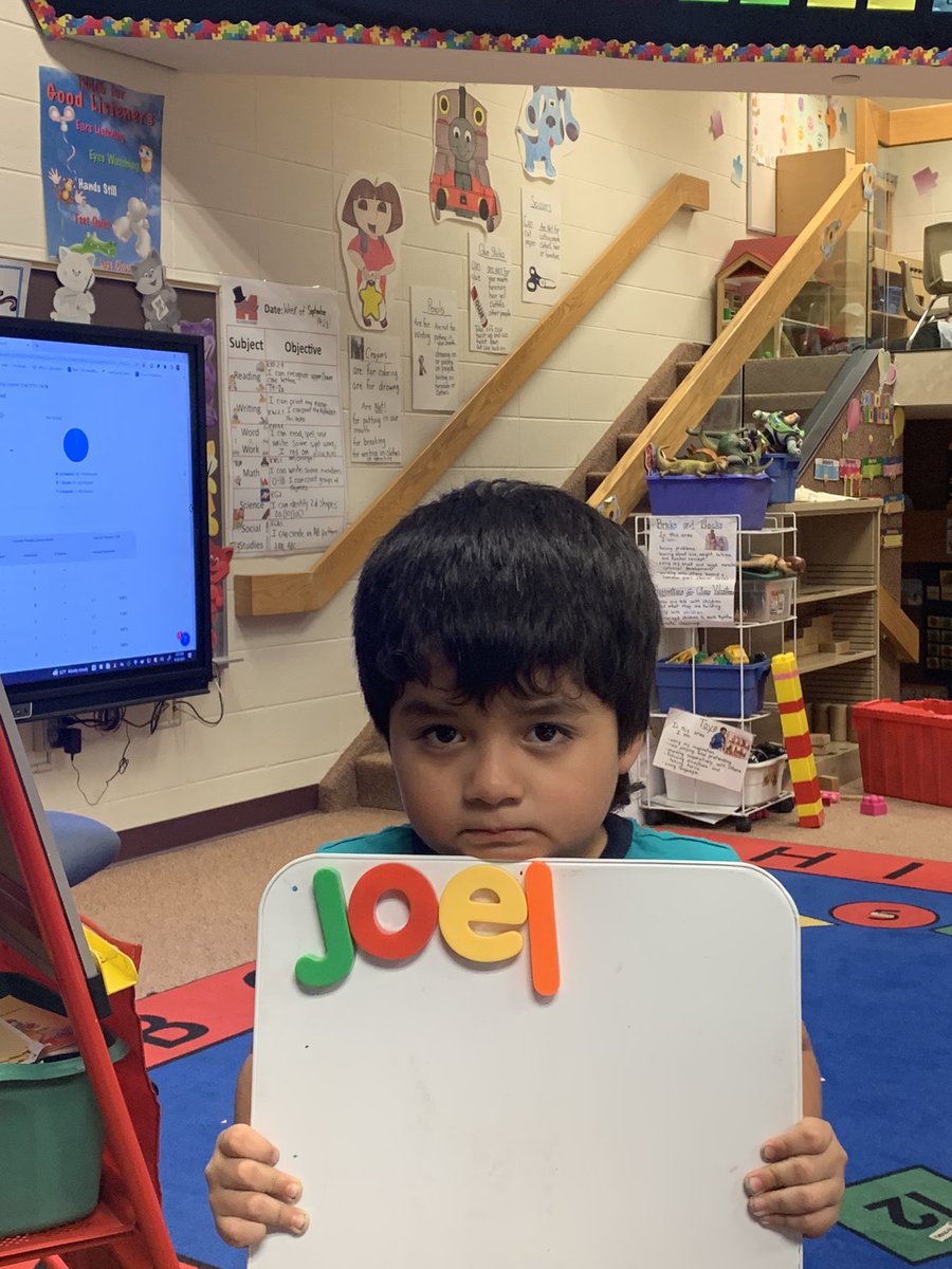 velezroom104's tweet photo. More learning in centers #velez104 #schk12 https://t.co/6DXlhIGR2d