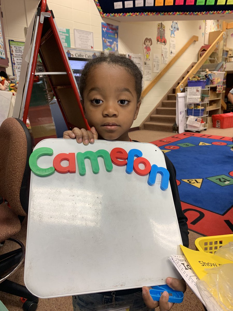 velezroom104's tweet photo. More learning in centers #velez104 #schk12 https://t.co/6DXlhIGR2d