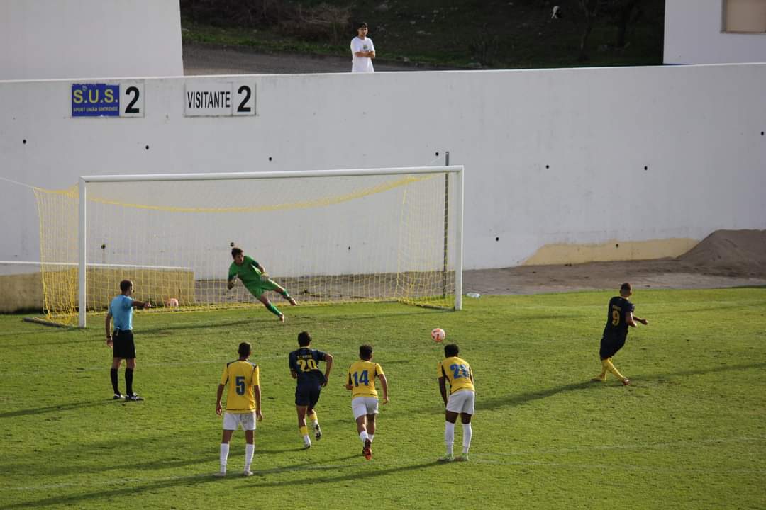RealSportClube3's tweet photo. 📷 Foto do golo da vitória e hoje ficamos a conhecer o adversário da 3ª eliminatória da taça de Portugal.
💙💛🖤
#RealSC #somosrealsc https://t.co/IniDPMKcgz