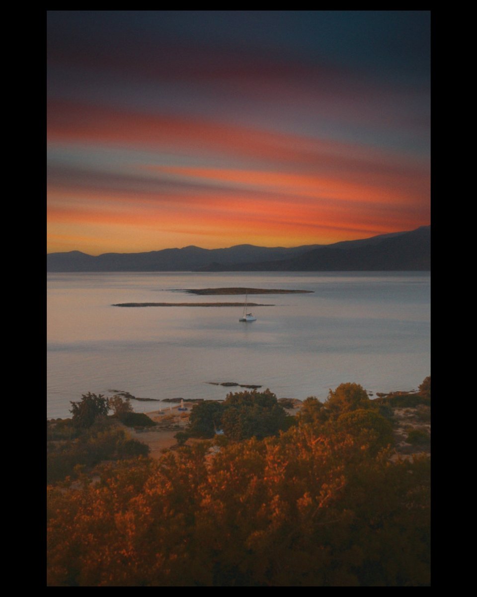 Existing somewhere between yellows and oranges.
#greekislands #elafonisos #photography #photo #photooftheday #sunset