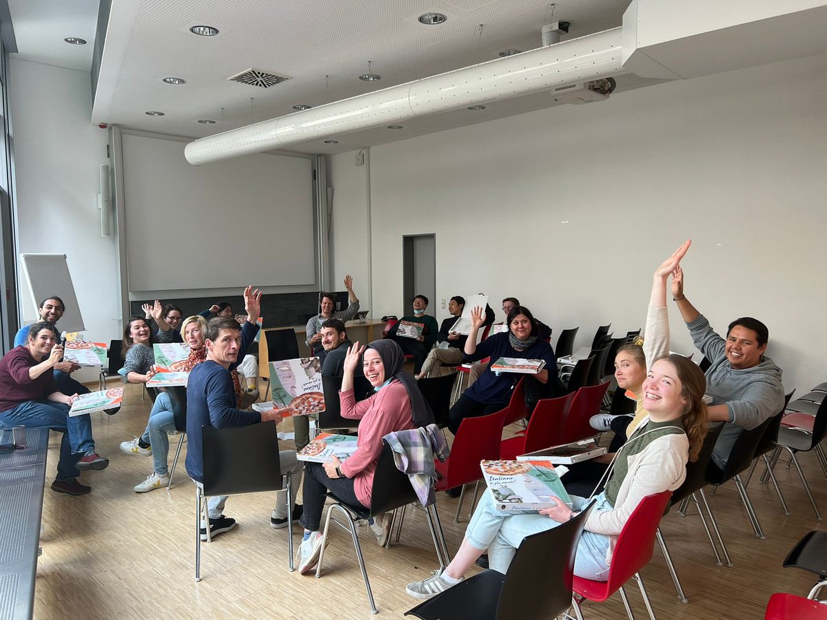 ProtzerLab's tweet photo. science and pizza! 🍕 what a nice start for a new week! https://t.co/hL47UNFzJR