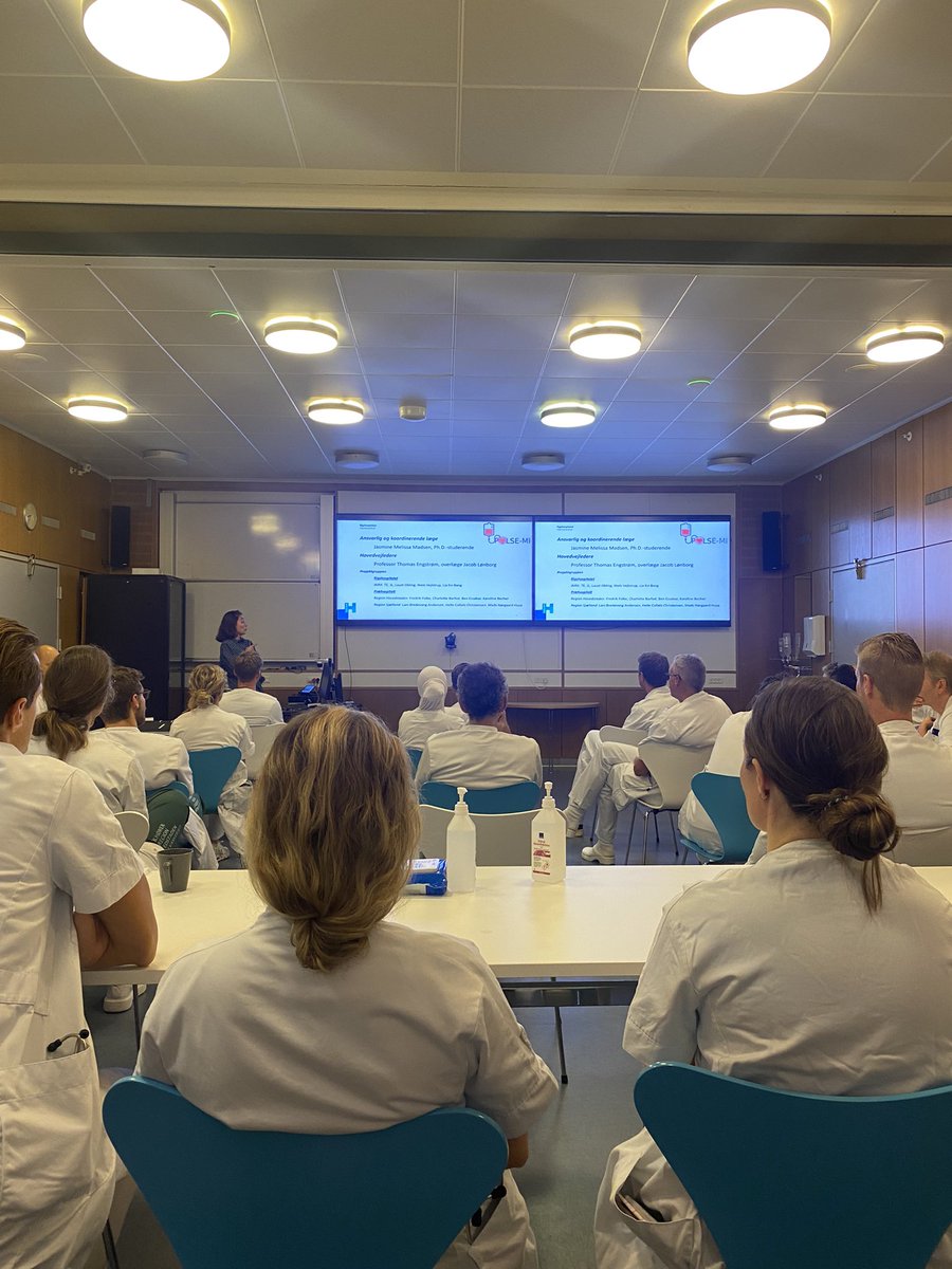🫀👩🏻‍⚕️Dr. @JasmineMMadsen this morning presenting the PULSE-MI trial that will be starting November 14th, 2022📣📣
The trial will investigate whether pulse-dose glucocorticoid in the pre-hospital setting reduces final infarct size in #STEMI patients treated with primary PCI! 🚑 🚨