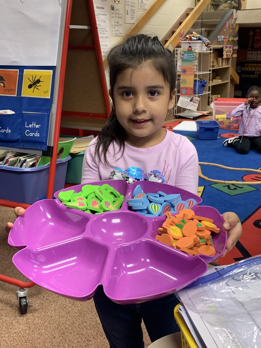 velezroom104's tweet photo. Kindergarten learning #velezroom104
#schk12 https://t.co/lhg2BYu3CH