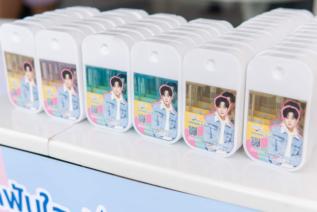 Resplendent_BL's tweet photo. 📍บรรยากาศงาน Smile Solution : Opening Event เปิดตัวแพลทฟอร์มรูปแบบใหม่ของการจัดฟันใส พร้อมแขกรับเชิญพิเศษ บิลลี่ ภัทรชนน
Like & Comment
FB : https://t.co/y3qqrTnls5
IG : https://t.co/JKrnNbxG0L
#bbil1ypn #บิลลี่ภัทรชนน
#star1ight
#SmileSolution
#billyxsmilesolution https://t.co/TgnZ1NBptg