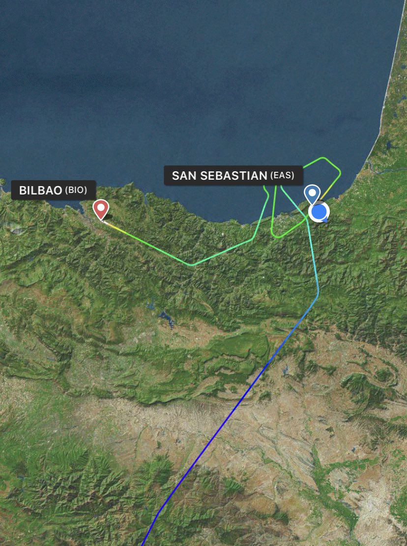 DonostiAir's tweet photo. ‼️DESVIADO #IB506
#Madrid - #SanSebastian
Compañía: @Iberia
Avión: Airbus A319
Programado: 11.55-13.00
por METEO adversa ‼️NIEBLA
Desviado a BILBAO⚠️⚠️⚠️ https://t.co/BKjvavYSHC