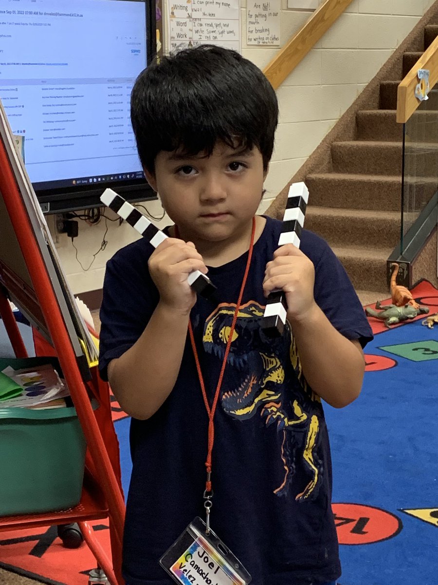 velezroom104's tweet photo. Making patterns #velezroom104
#schk12 https://t.co/UFX1WiJP5s