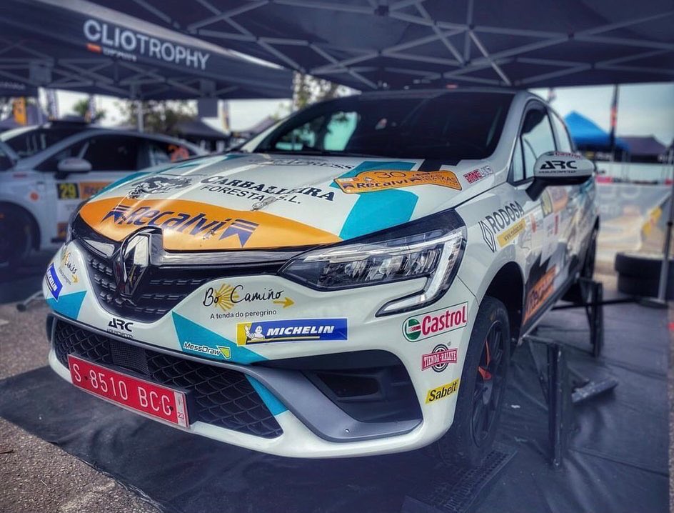 mess_draw's tweet photo. Tocó rotularlo a contrarreloj para la presentación pero finalmente ha sido un fin de semana de éxito para Gándara Motorsport, y eso nos alegra! 😃😇
 
#MessDraw #Diseño #Design #Vinilo #Vinyl #Mactac #Kemica #Rally #ClioRally5 #cliotrophy #ríasbaixas #stickers #rotulación https://t.co/JEAoiMGZuE