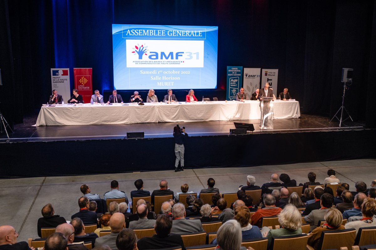 GeorgesMeric's tweet photo. 💬 C'est toujours un plaisir pour moi d'assister à l'Assemblée générale de l'#AMF31. Merci à @JacquesOberti pour son invitation.
👉 Je connais bien les difficultés de leur travail et la valeur de leur engagement au service des habitants. Le Département est à vos côtés ! https://t.co/8taaWUJKdI