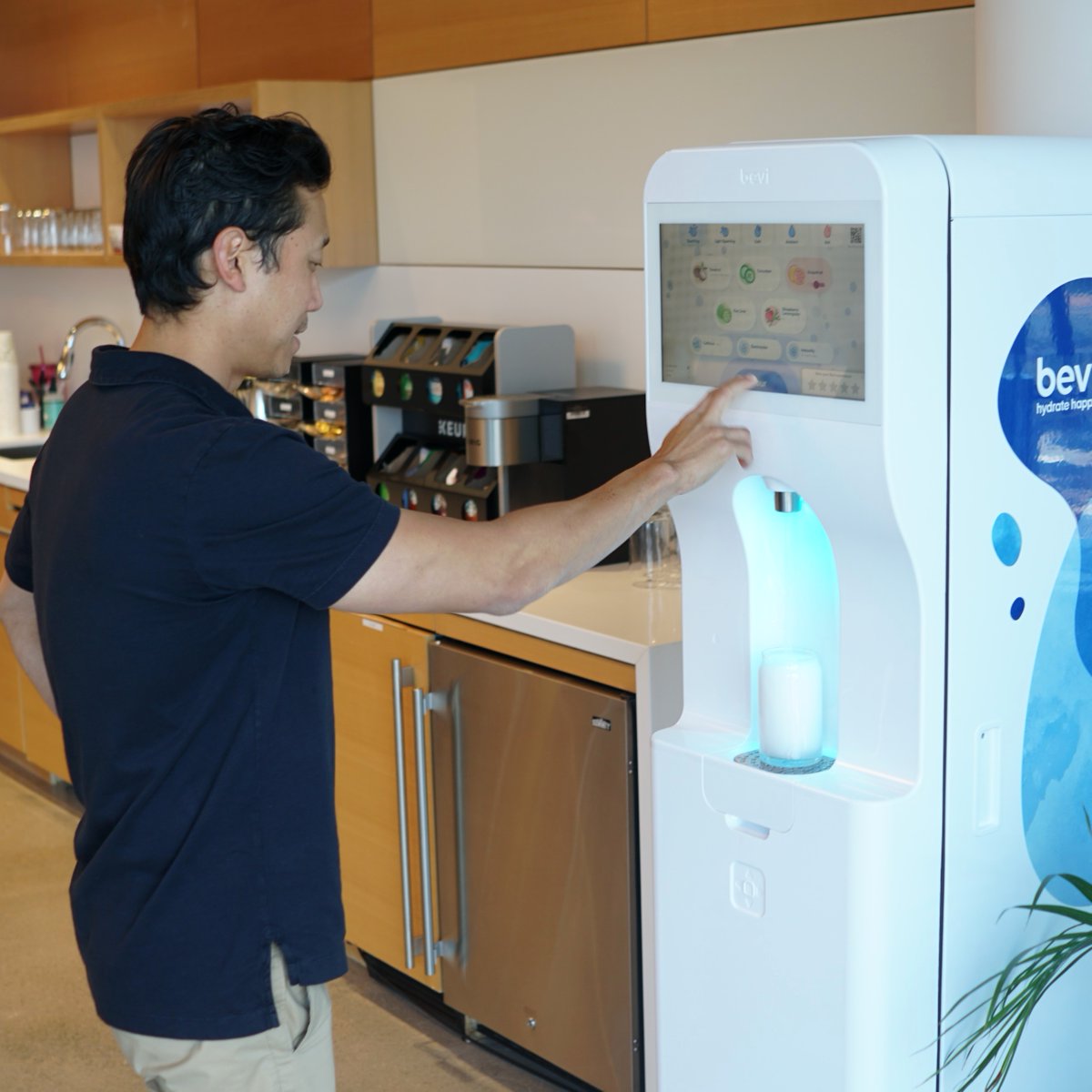 getBevi's tweet photo. Our Standup 2.0 is an #office game changer!
What Bevi drink combination are you sipping on during your work week? Lately, we've been obsessed with sparkling Coconut and Watermelon. π π
Reply to this tweet and let us know!
#workculture #corporatewellness #bostonoffice https://t.co/pAV1k1z89k