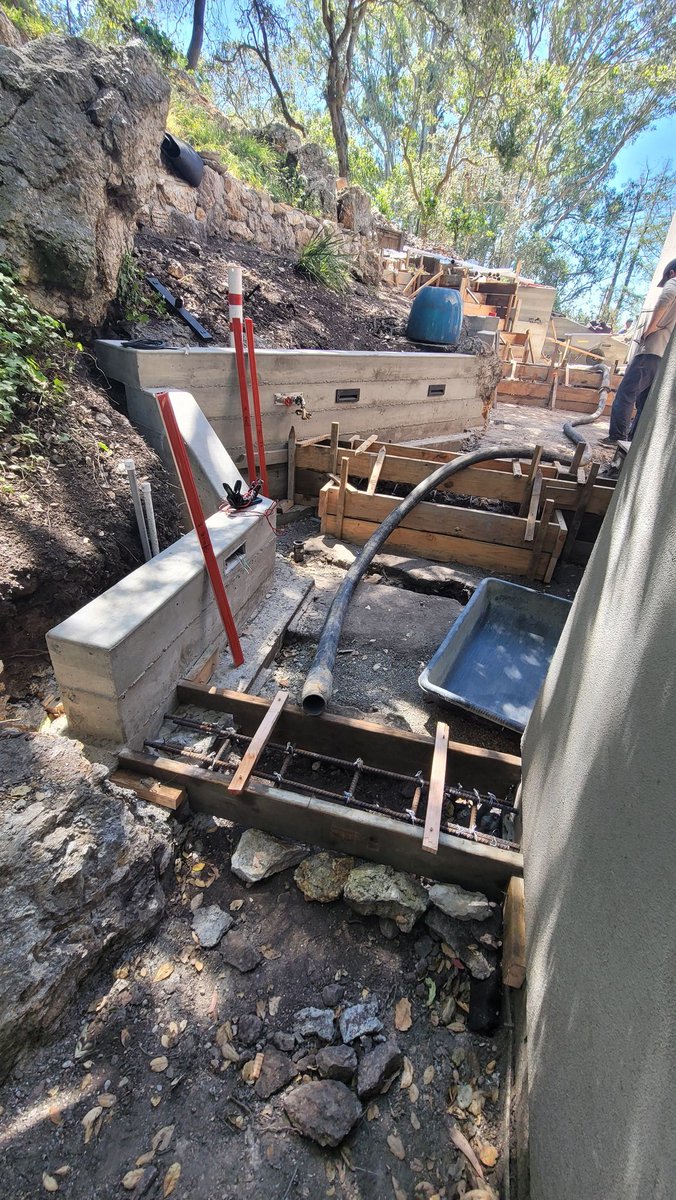 We Ready #concrete #retainingwalls #hardscape #modernlandscape                          5️⃣1️⃣0️⃣8️⃣0️⃣4️⃣4️⃣6️⃣4️⃣6️⃣☎️