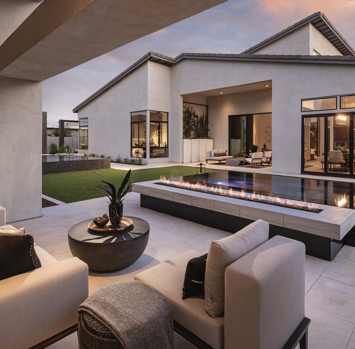 Your backyard can be an architectural achievement whether you're basking in the sun or gazing at the stars. . . . #luxuryliving #luxuryhome #luxurylandscaping #landscaping
