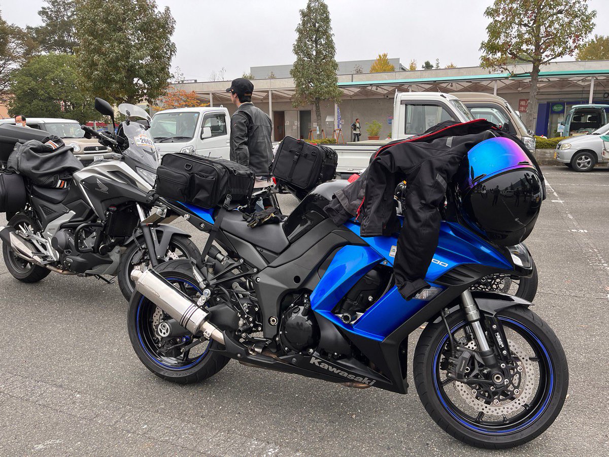Aibo666's tweet photo. 名前:しん
年齢:46
性別:押忍
身長:170cm
住み:京都
愛車:ninja1000、シグナスX
一言:バイク乗りの方、無言フォローオッケーです。

 #バイク乗りとして軽く自己紹介 
 #バイク好きな人と繋がりたい https://t.co/H0ZLBpSFby