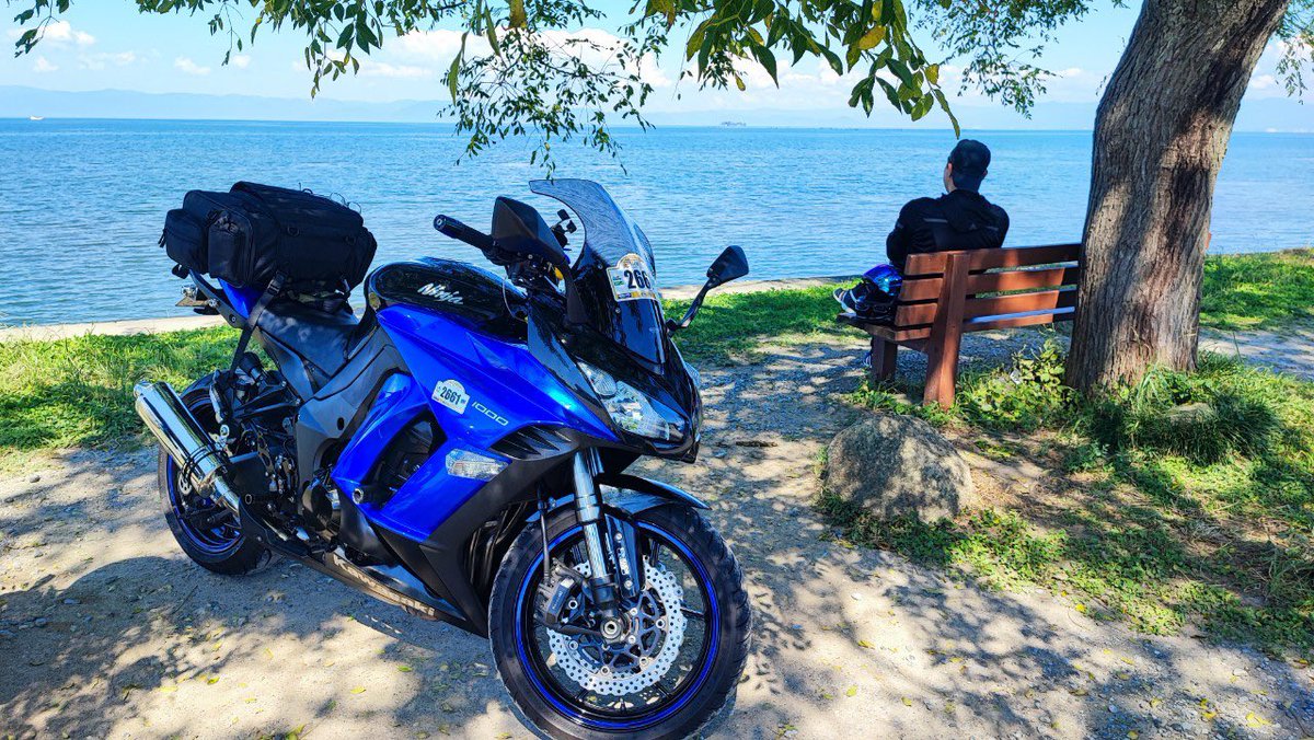 Aibo666's tweet photo. 名前:しん
年齢:46
性別:押忍
身長:170cm
住み:京都
愛車:ninja1000、シグナスX
一言:バイク乗りの方、無言フォローオッケーです。

 #バイク乗りとして軽く自己紹介 
 #バイク好きな人と繋がりたい https://t.co/H0ZLBpSFby