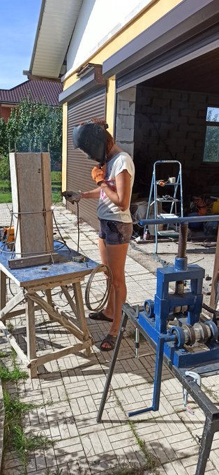 New flower stand for my peonies  #peonies #welding #DIY #nobragirls https://t.co/ejIldpmOq0<a href="/tag/peonies"class="tags">#peonies</a><a href="/tag/welding"class="tags">#welding</a><a href="/tag/diy"class="tags"><span>#diy</span></a><a href="/tag/nobragirls"class="tags"><span>#nobragirls</span></a>