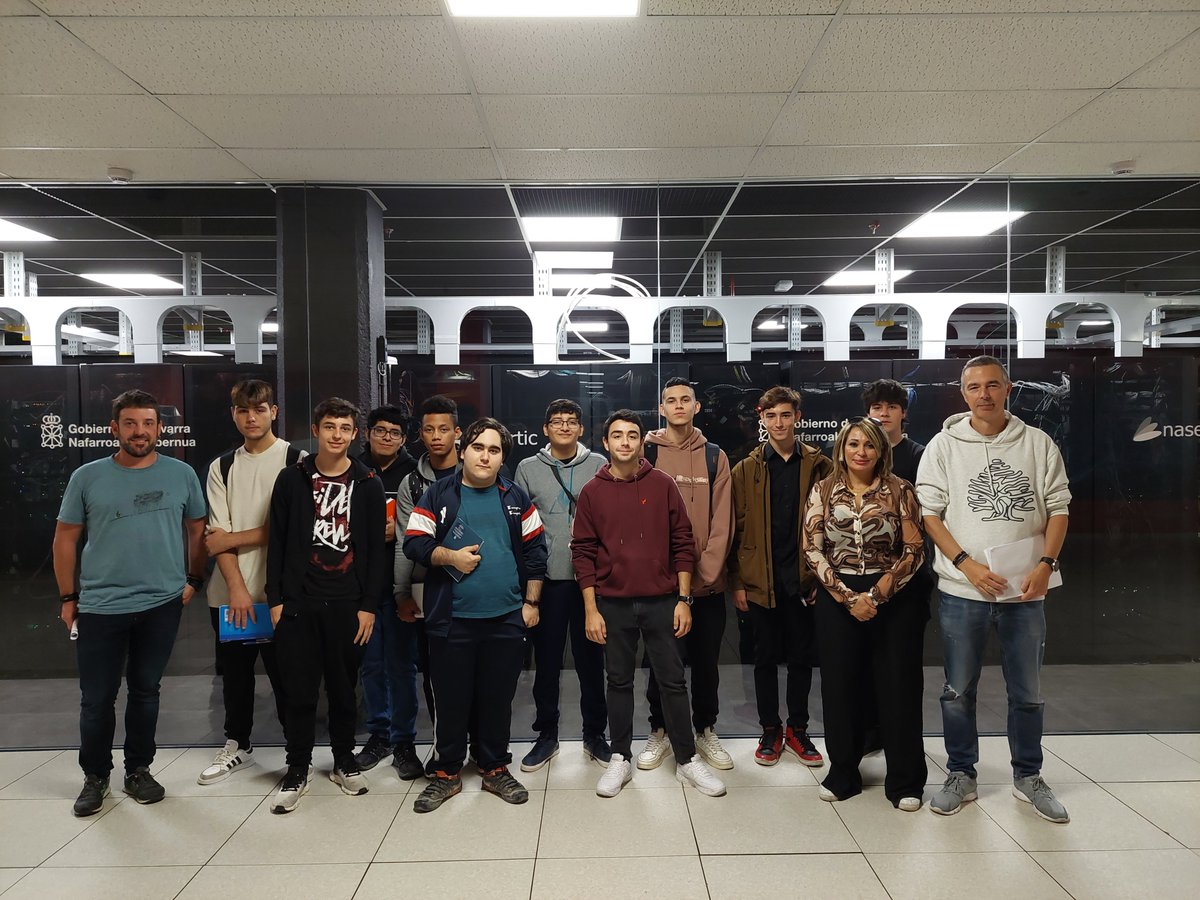 NASERTIC's tweet photo. Hoy #NASERTIC ha recibido la visita de 14 alumnos acompañados por dos docentes del Centro Integrado Ana María Sanz de #Pamplona que han podido visitar las instalaciones del #CPD
Seguimos contribuyendo a la #TransformacionDigital de #Navarra y fomentando las vocaciones #STEM ✍️ https://t.co/AvG917xlVA