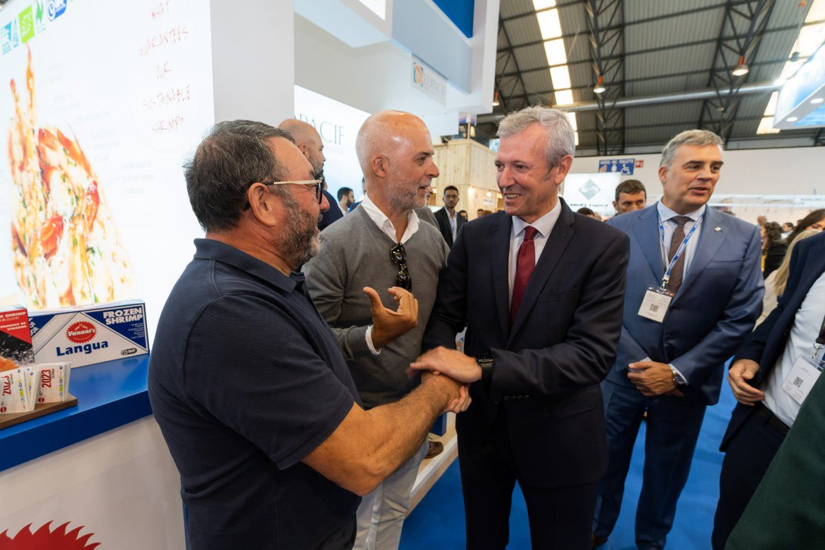 AlfonsoRuedaGal's tweet photo. 700 stands de 40 países vuelven a situar a @ConxemarOficial como escaparate mundial de la industria pesquera. Galicia divulgará todo su potencial y su compromiso con una pesca compatible con el respeto al medio ambiente.

Bienvenidos a Vigo, la capital europea del sector https://t.co/Qgyop5mMHS