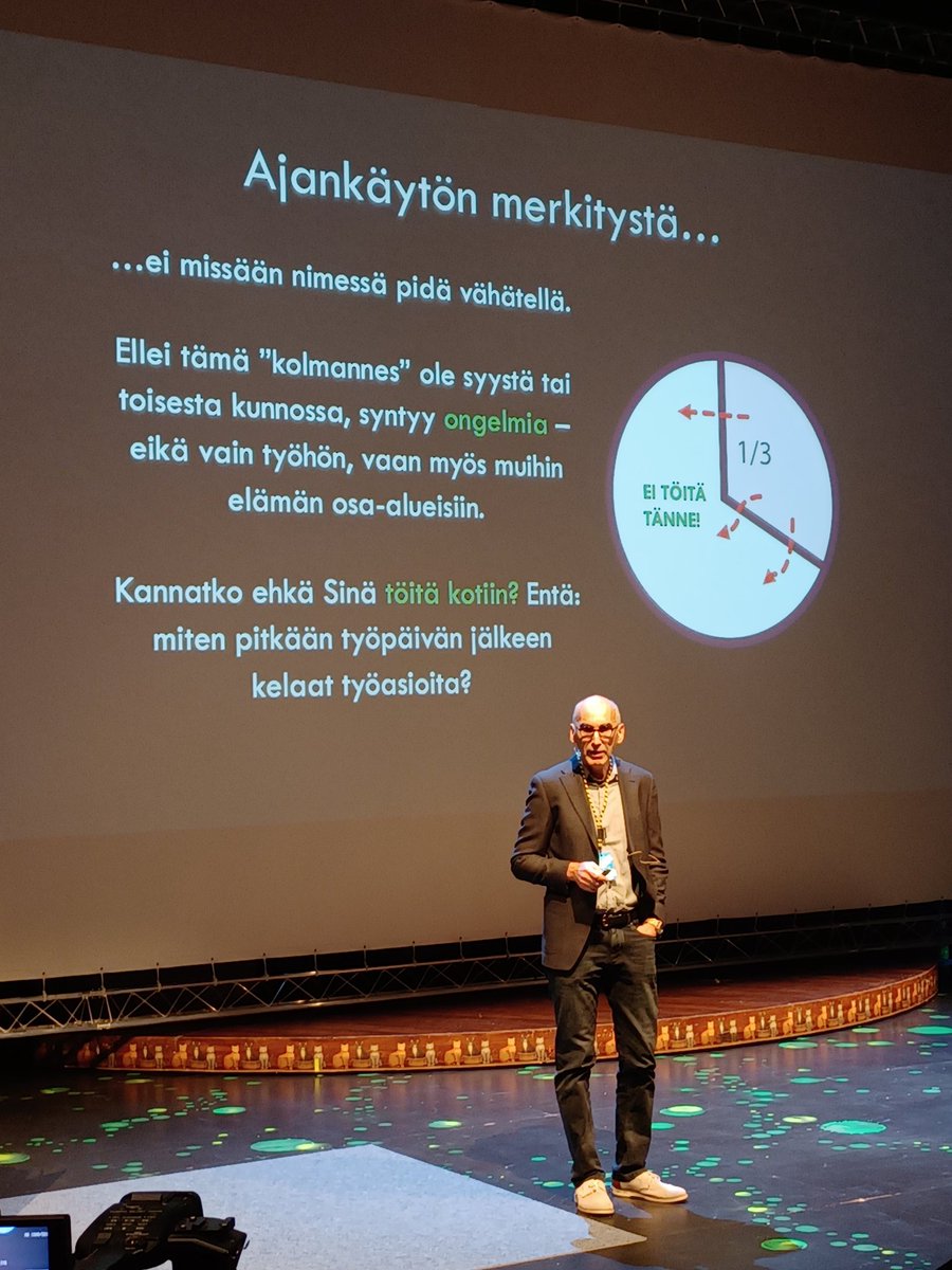 TarjaKakko's tweet photo. Juha T Hakala: Mikä meitä juuri nyt rassaa työelämässä?#diak #sosiaalialan asiantuntijapäivät Oulussa.
Kannatko sinä töitä kotiin? Töitä 1/3, niin voit nauttia myös muusta elämästä ja voida hyvin. https://t.co/0KXmeCCu5R