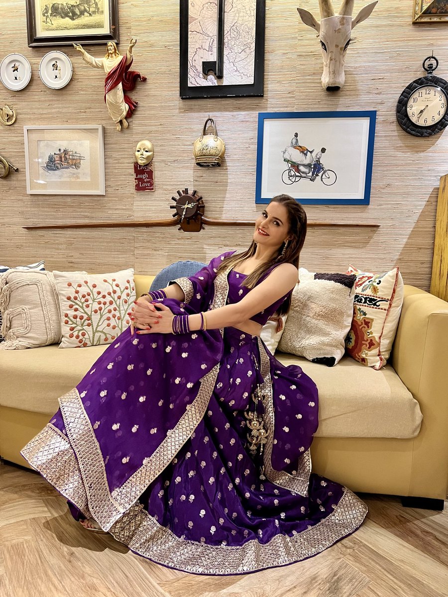 MeMonicaBedi's tweet photo. Channeling my inner Garba queen!
#Navratri #Garba https://t.co/FzNZ8Y5Yj0