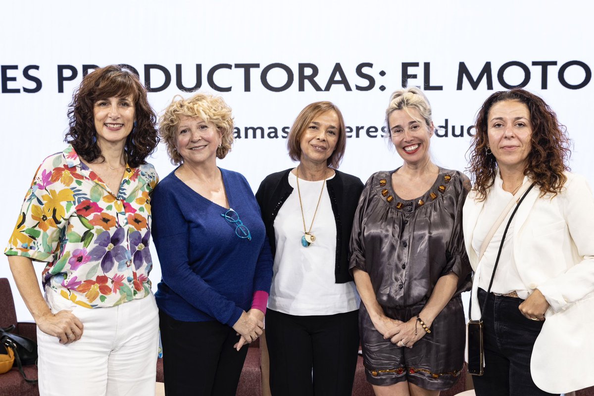 TornasolMedia's tweet photo. La revista @fotogramas_es y @caixabank organizaron ayer el encuentro ‘Mujeres productoras: el motor del cine’ con #MarielaBesuievsky #EstherGarcía @Maria_Luisa_Gtz y #SandraHermida. Moderado por @j_martialay 💜 ¡Gracias por la iniciativa! #FotogramasMujeresProductoras https://t.co/UXMaUl8IVS